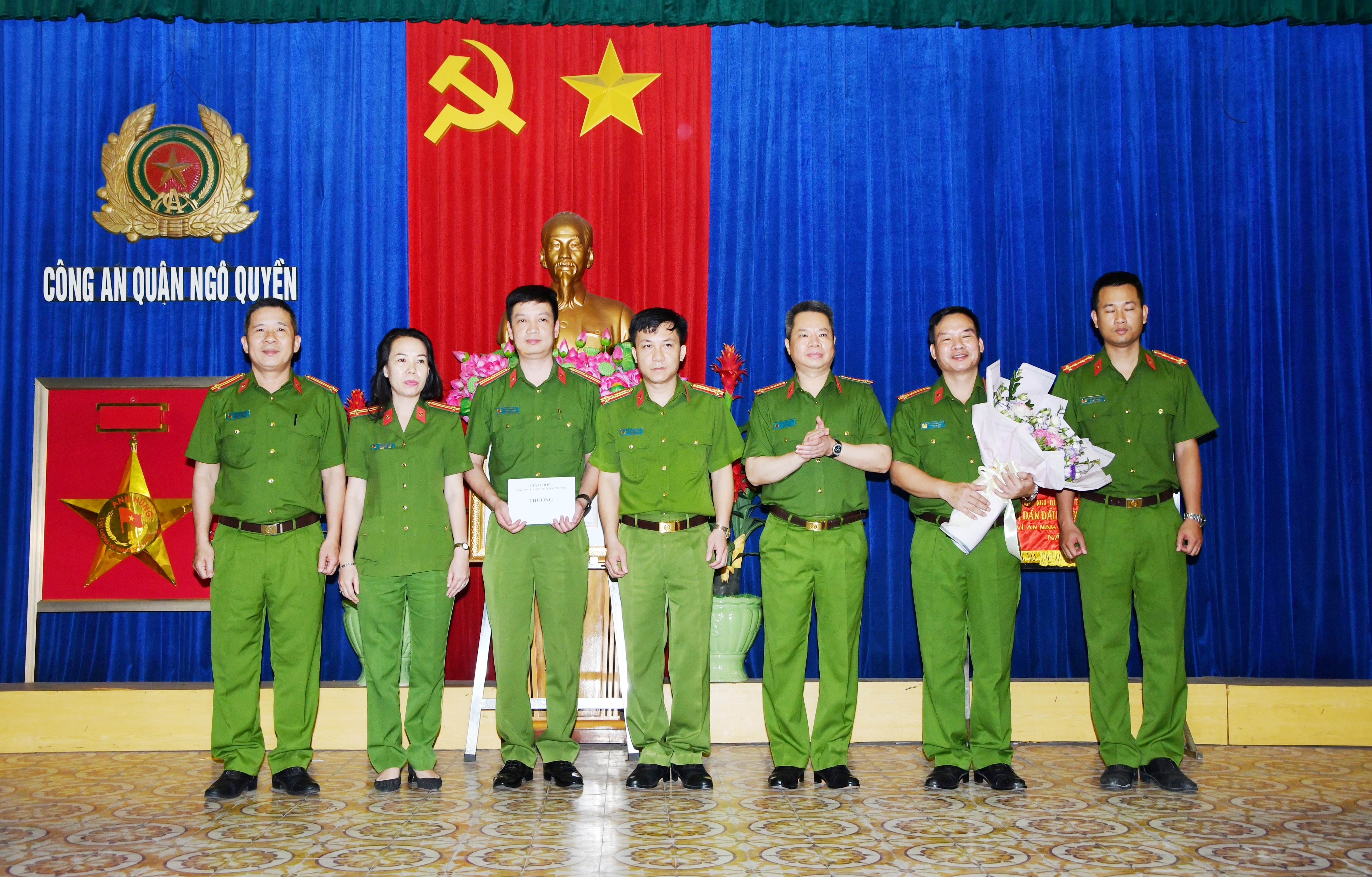 Khen thưởng Công an quận Ngô Quyền phá thành công chuyên án đấu tranh với các đối tượng mua bán, tàng trữ trái phép chất ma túy